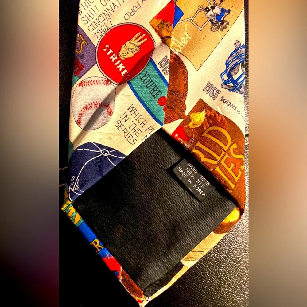 EUC Vintage Nicole Miller Silk Tie,World Series,Major League Baseball,Collectors - Picture 3 of 7